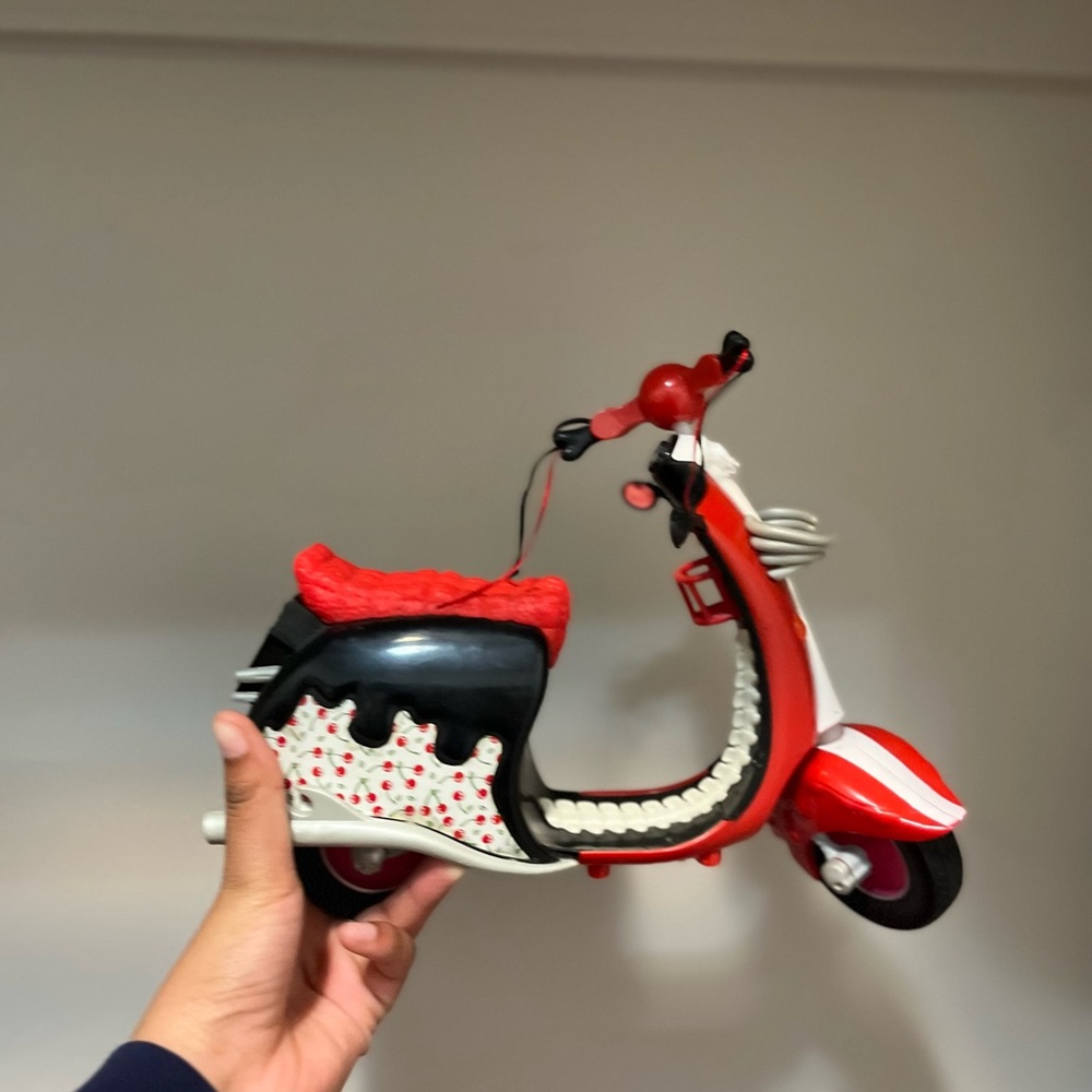 Monster High Ghoulia Yelps Scooter